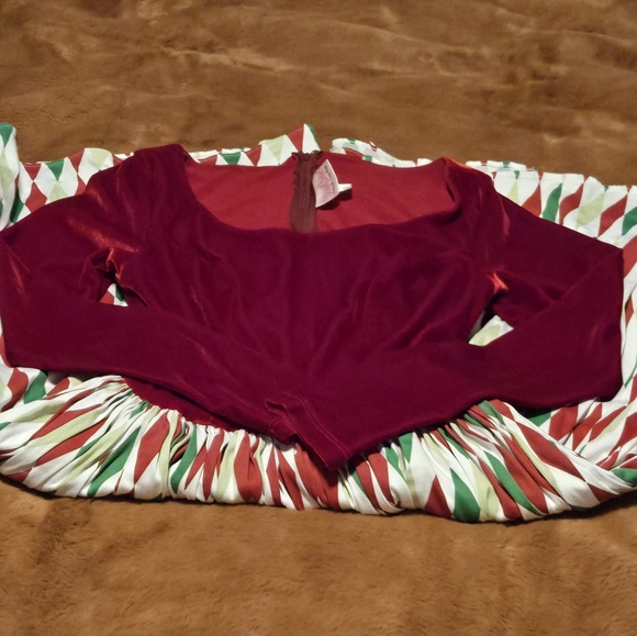 Pinup Girl Clothing - Christmas Velvet Harlequin print - Picture 2 of 8